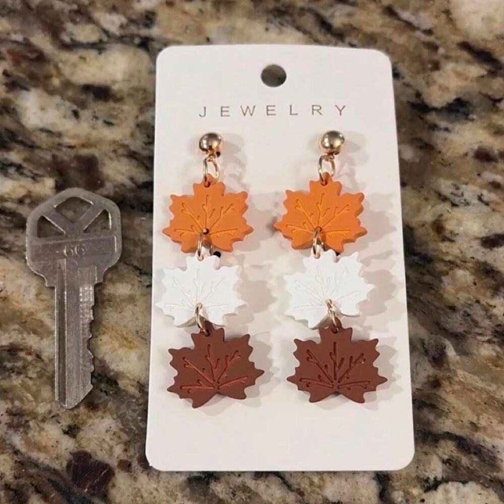 Cute triple maple leaf dangle